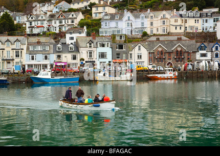 Looe; le barche nel porto; Cornovaglia; traversata in traghetto e fiume Foto Stock