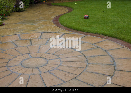 Giardino patio, pavimentazione circolare Foto Stock