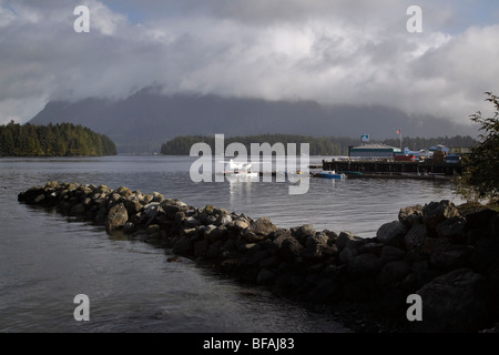 Idrovolante nel porto a Tofino, Isola di Vancouver, British Columbia Foto Stock