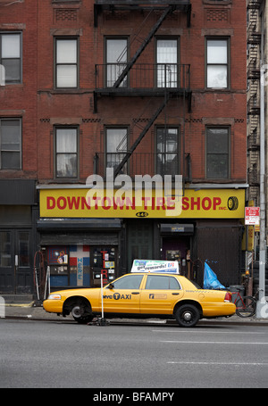 NYC Taxi a Manhattan pneumatico Negozio Foto Stock