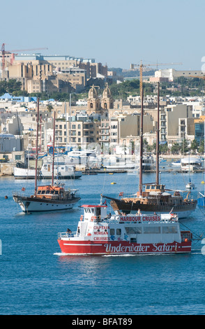 Crociera turistica Barche e yachts nel porto di Marsamxett Malta. Foto Stock