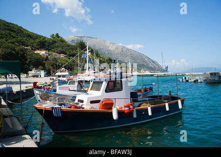 Poros ferry Harbour Town a Cefalonia isola greca Foto Stock