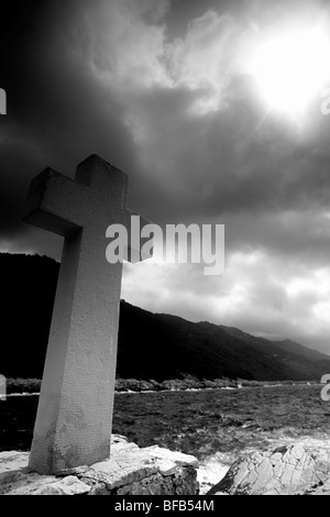 Croce di pietra al parco nazionale di Mljet, Croazia Foto Stock