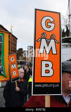 Uomo che porta cartelli per l'Unione GMB Foto Stock
