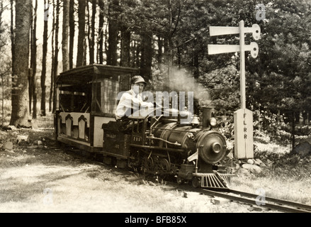 Ingegnere in Miniatura guida treno motore denominato Smokey Joe Foto Stock