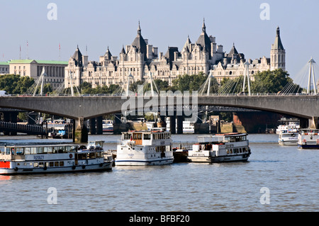 Waterloo Bridge e Royal Horseguards Thistle Hotel, Londra Foto Stock