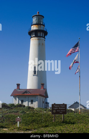 Pigeon Point Lighthouse, ora utilizzato come un ostello. Pescadero, California, Stati Uniti d'America. Foto Stock