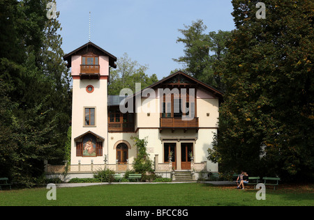 Villa Reale, costruito dall'architetto Franz Jakob Kreuter, Rose isola nel Lago di Starnberg, Baviera, Germania, Europa Foto Stock