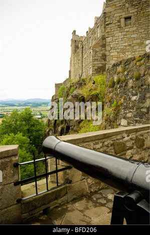Cannone sulle merlature del Castello di Stirling, Perthshire. Scozia Foto Stock