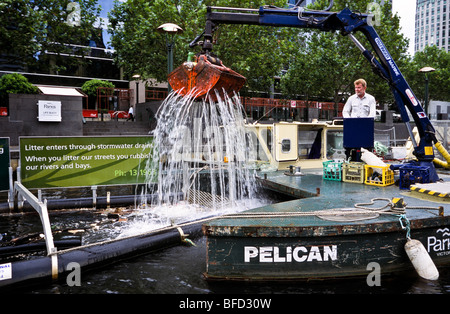 Fiume trappola di lettiera, Melbourne Australia Foto Stock