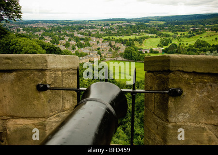 Barile di un cannone sulle merlature del Castello di Stirling, che si affaccia su Stirling nel Perthshire, Scozia. Foto Stock