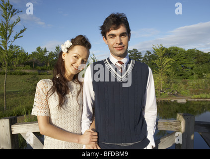 L uomo e la donna i bracci piegatori Foto Stock