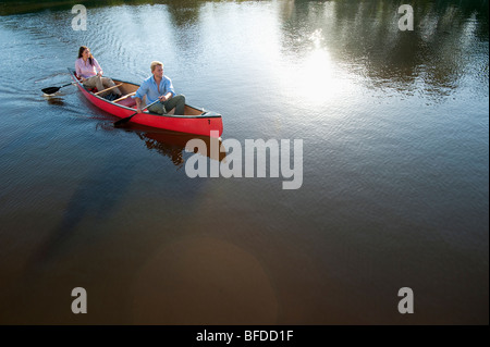 Un paio di piastre una canoa in Everglades National Park, Florida. Foto Stock