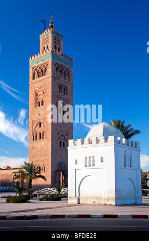 Moschea di Kutubiyya e Koubba de Fatima Zohra, Marrakech, Marocco Foto Stock