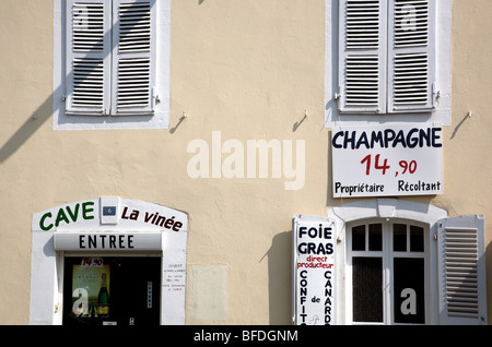 Wine Shop in Nay, Francia Foto Stock