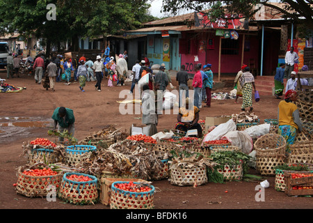 Tradizionale mercato di frutta in Tanzania Foto Stock