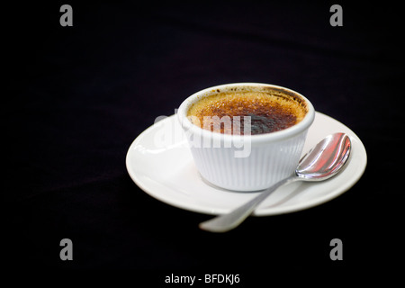 Creme brulee Dessert - Hemingways Resort - Watamu, Kenya Foto Stock