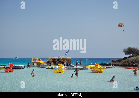 Sport acquatici, spiaggia di Nissi, Ayia Napa, Famagusta District, Cipro Foto Stock