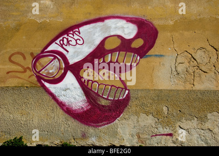 Graffiti trovati su una parete in Savona Italia del Nord Foto Stock