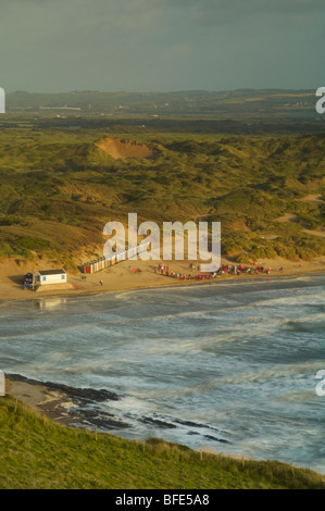 Mare mosso in rotolamento sulla calzatura Saunton Sands lungomare sulla North Devon Coast Foto Stock