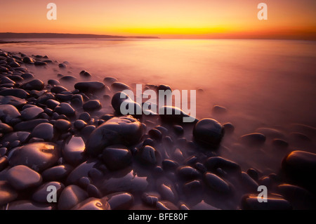 Tramonto sulla spiaggia Abbotsham sulla North Devon Coast UK Foto Stock