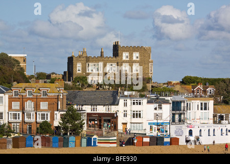 Broadstairs con Bleak House che si affaccia sulla città Foto Stock