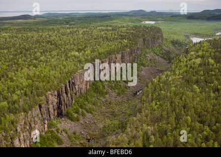 Vista aerea del Ouimet Canyon nel Ouimet Canyon Parco Provinciale, Dorion, Ontario, Canada Foto Stock