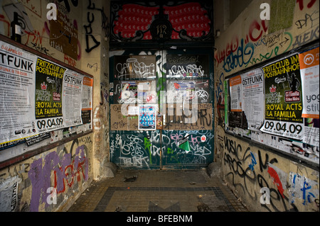 Berlino 2009 1989 DDR Germania unificata in avanti positivo storia guerra guerra fredda estremità est ovest dividere città del Muro di Berlino in Maur Foto Stock