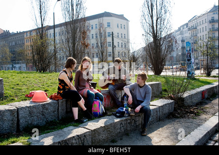 Berlino 2009 1989 DDR Germania unificata in avanti positivo storia guerra guerra fredda estremità est ovest dividere città del Muro di Berlino in Maur Foto Stock