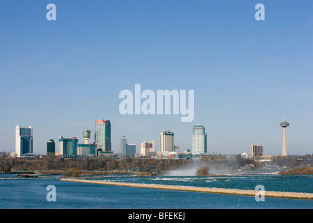 Cascate del Niagara skyline e il fiume Niagara, Niagara Falls, Ontario, Canada Foto Stock