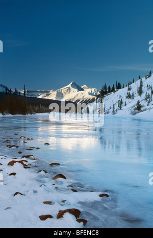 A nord del Fiume Saskatchewan, montare il programma Erasmus e di rilevamento di picco, il Parco Nazionale di Banff, Alberta, Canada Foto Stock