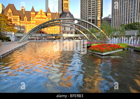 Il vecchio municipio e il Municipio piscina, Toronto, Ontario, Canada Foto Stock