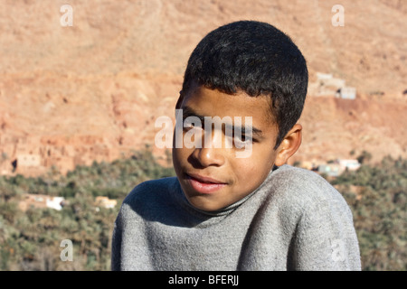 Ragazzo marocchino in Tinehir Marocco Foto Stock