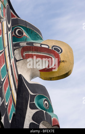 Thunderbird sopra Killer Whale - Carver: Harold Alfred 1990. Totem situato in Duncan - Città di Totem Valle di Cowichan Vanc Foto Stock