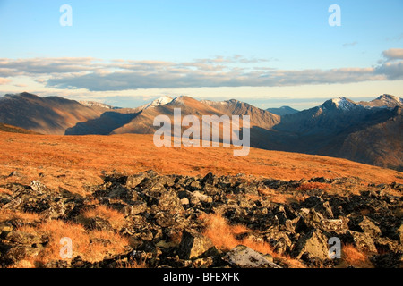 Wernecke montagne vicino Mayo come visto durante il tramonto dalla collina di Keno, Yukon. Foto Stock