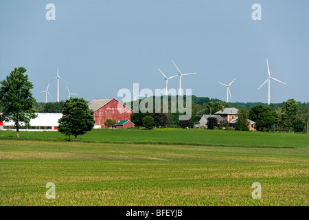 Azienda agricola e delle turbine a vento, Shellburne, Ontario, Canada, energia eolica, energia alternativa Foto Stock