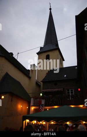 Street festival del vino, strassenweinfest, chiesa evangelica, Lupo, nei pressi di Traben Trarbach, Mosel, Germania Foto Stock