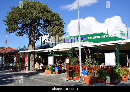 Street cafe, villaggio Troodos, Monti Troodos, Distretto di Limassol, Cipro Foto Stock