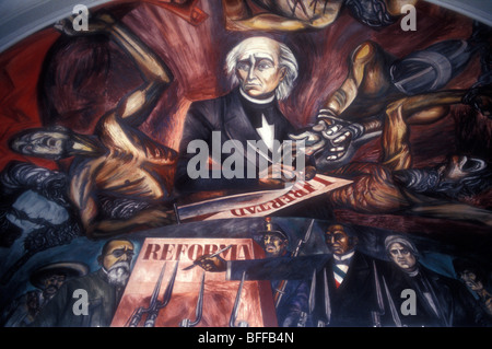 Il murale di Jose Clemente Orozco mostra Miguel Hidalgo e padri di indipendenza del Messico, Palazzo del Governatore, Guadalajara, Messico Foto Stock