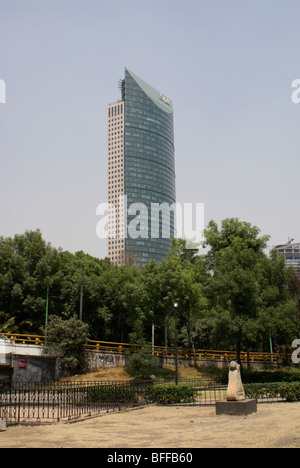 La Torre Mayor sul Paseo de la Reforma in Città del Messico, progettato dall architetto canadese Heberhard Zeidler Foto Stock