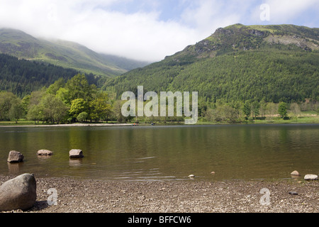 Ben Nevis , montagna più alta nelle isole britanniche, vista dalla strada per Glenfinnan sopra Loch Eil (migliori si possono ottenere la guida) Foto Stock