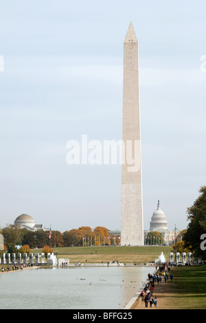 Verso il Monumento a Washington e il Capitol Building dal Lincoln Memorial, Washington DC, Stati Uniti d'America Foto Stock