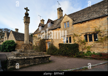 MINSTER LOVELL, OXFORDSHIRE, Regno Unito - O3 NOVEMBRE 2009: Vista delle case nel villaggio Foto Stock