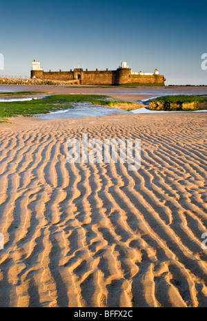 Increspature nella sabbia e Fort Pesce persico Rock, New Brighton, Wirral, Merseyside, Regno Unito Foto Stock