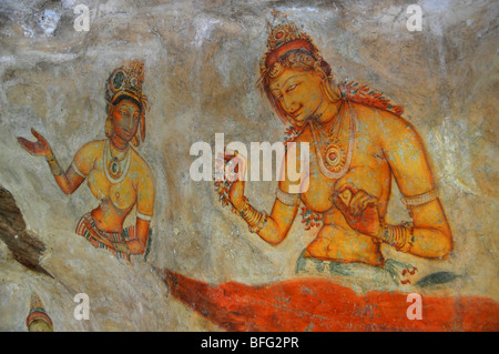 Sigriya pitture murali, Sri Lanka, murale di Asparas o spiriti femmina a Sigriya rock fortezza, Sri Lanka Foto Stock
