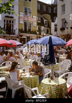 Regno Unito, Inghilterra, Sussex, Brighton, mangiare fuori in corsie Foto Stock