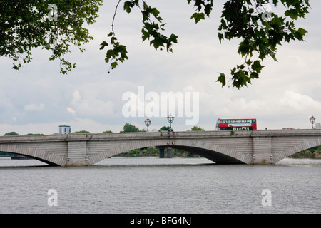 Sul Fiume Tamigi a Putney, a sud di Londra - Inghilterra Foto Stock