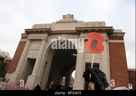 Menin Gate Memorial a Ypres ora chiamato lebbroso nelle Fiandre Belgio Foto Stock