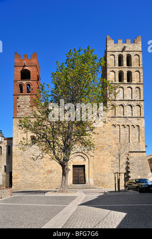 La cattedrale di Sainte Julie et Sainte Eulalie a Elne, Pirenei orientali, Francia. Foto Stock