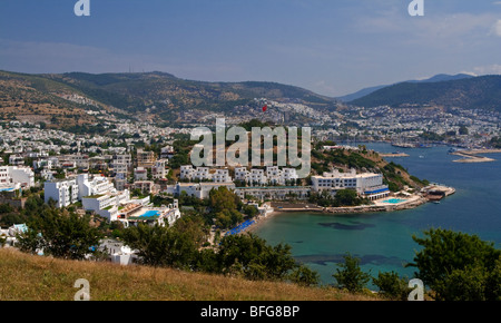 Vista della costa e del porto di Bodrum Turchia occidentale Foto Stock